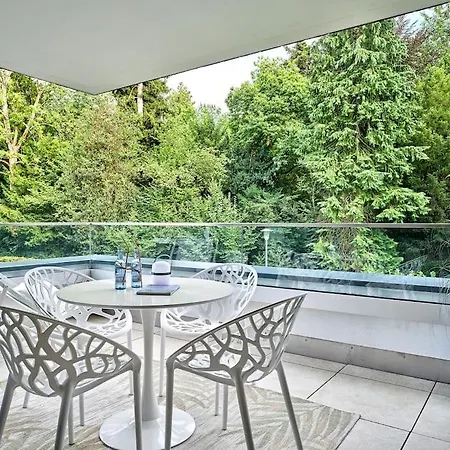 Modern In Location On Constance *
